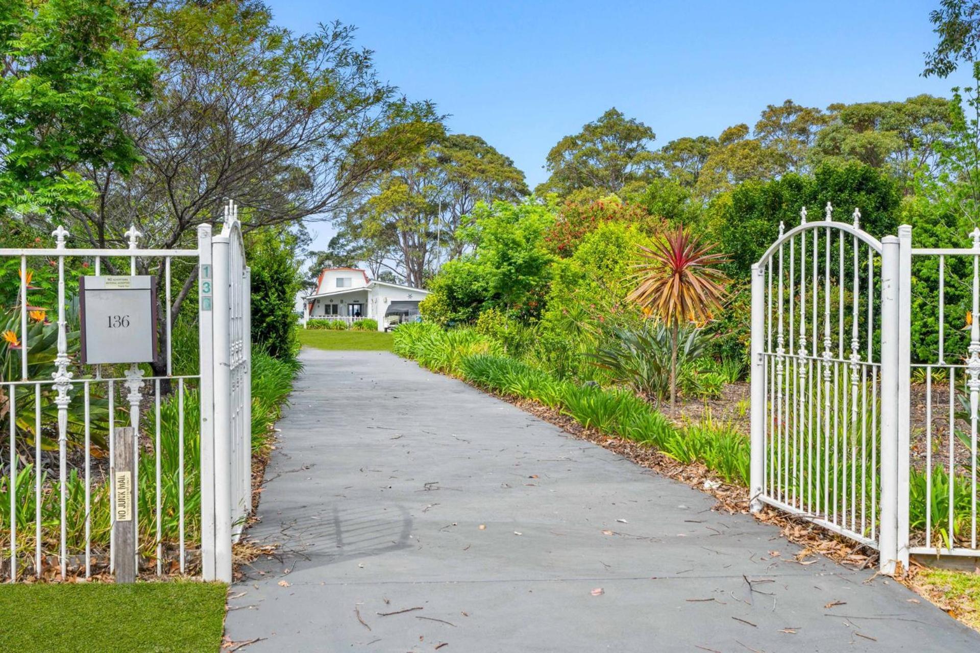 Jado On The Lake - Captains Quarters Villa St Georges Basin Exterior photo